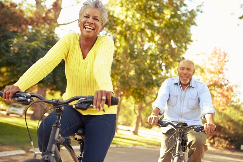 Ciclismo para idosos e seus benefícios | Residencial em Família