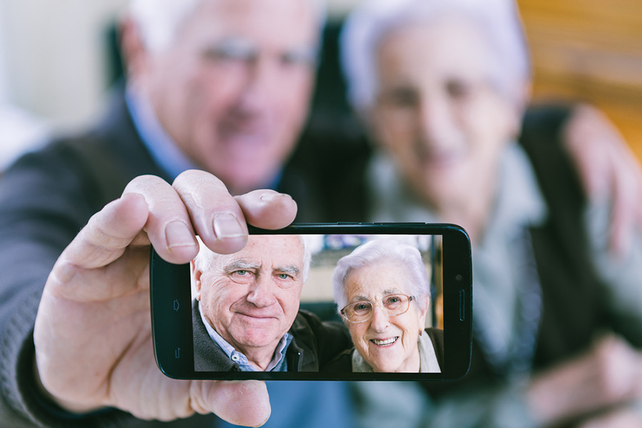 OS BENEFÍCIOS DA TECNOLOGIA NA VIDA DOS IDOSOS