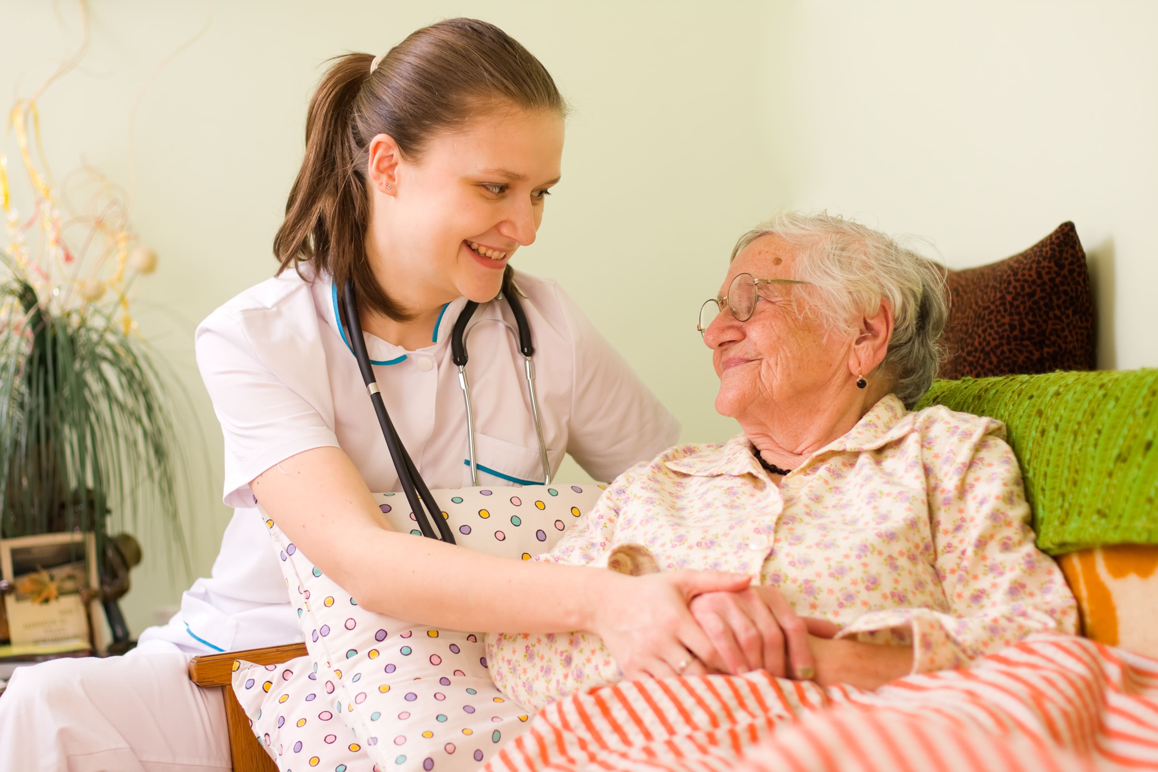 Diferen as Entre Um Cuidador De Idosos E O Servi o De Home Care diferen-as-entre-um-cuidador-de-idosos-e-o-servi-o-de-home-care