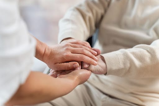 Cuidados Paliativos para Idosos: Promovendo Qualidade de Vida e Conforto